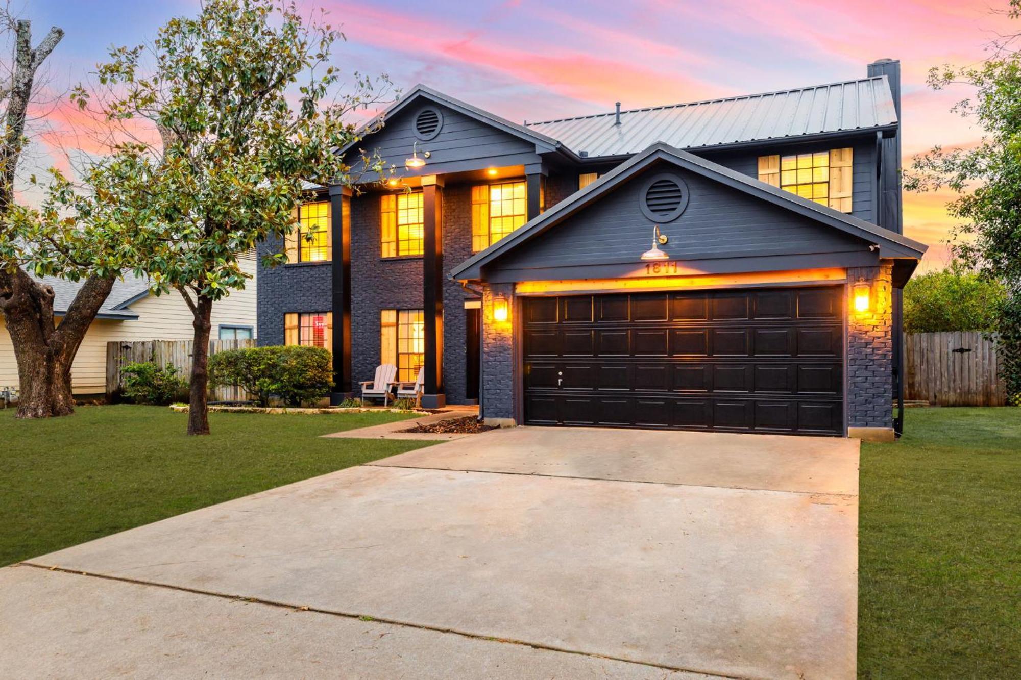 Timeless-Texas-Inn - Heated Pool Oasis & Lux Vibe Round Rock Exterior photo